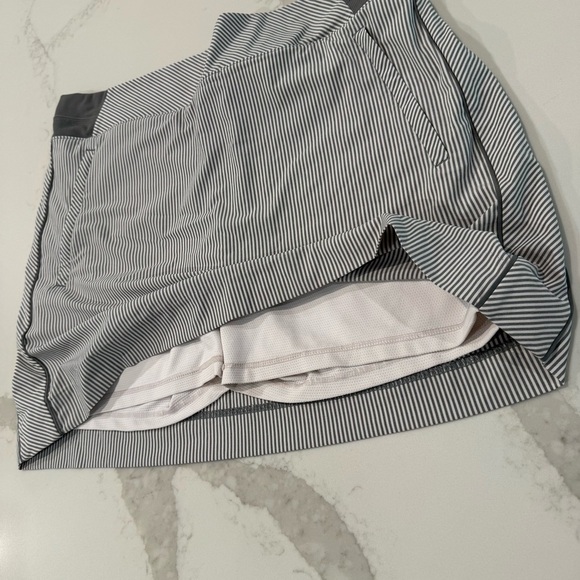 Athleta Brooklyn Textured Athletic Skort Women’s 14 Gray/White Striped Pockets - Picture 4 of 9